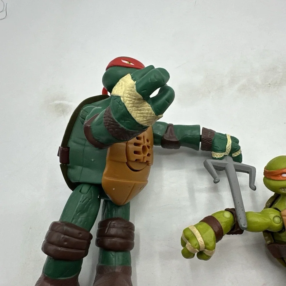 Teenage Mutant Ninja Turtle Lot Of Two 9 in and‎ 6 in Figures Toys